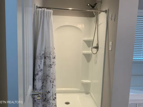 $575,000 | 8230 Equinox Lane, Powell, TN 37849