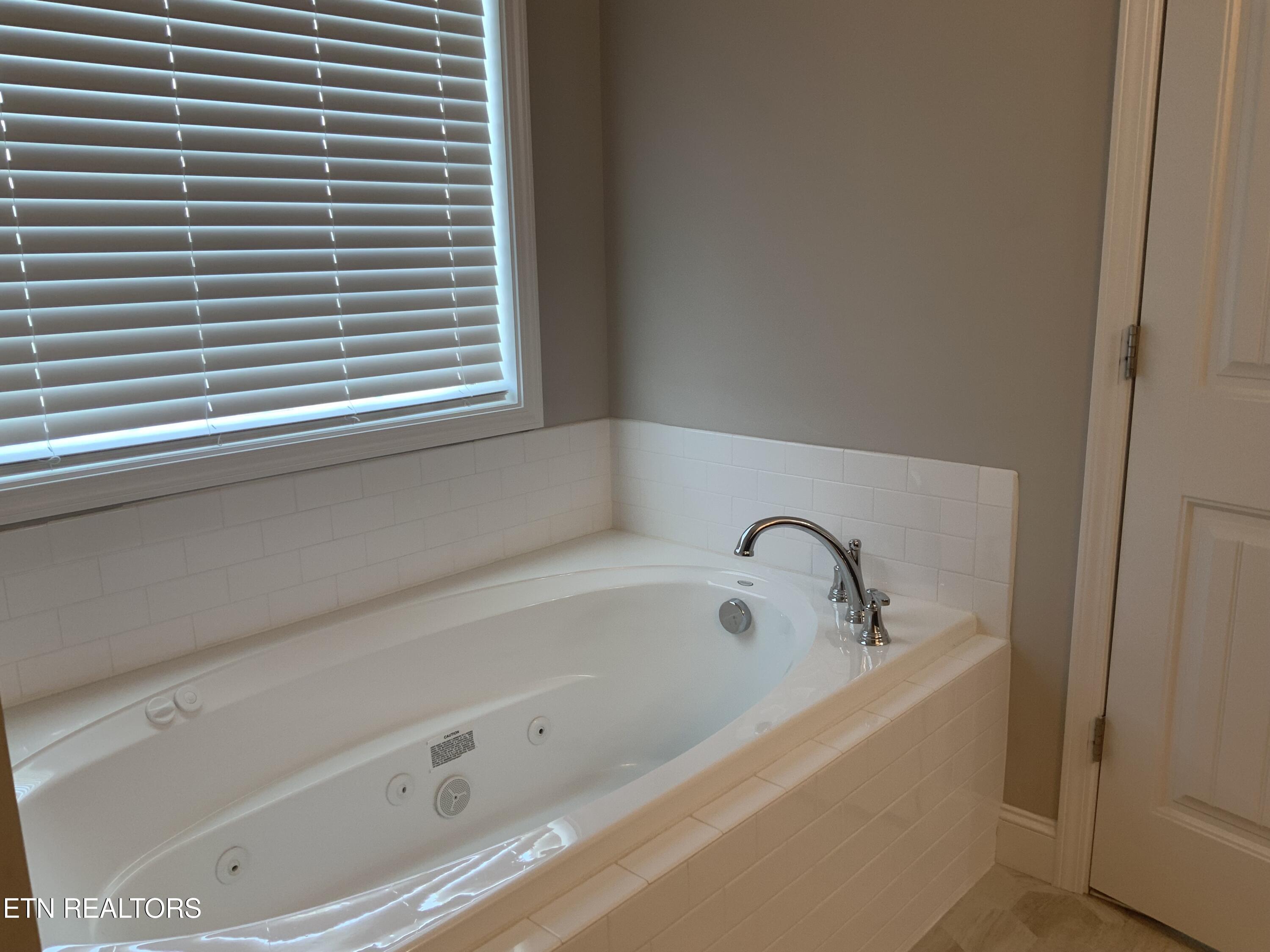 8230 Equinox Lane Powell, TN 37849 - Photo 25 of 40 IMG_2329