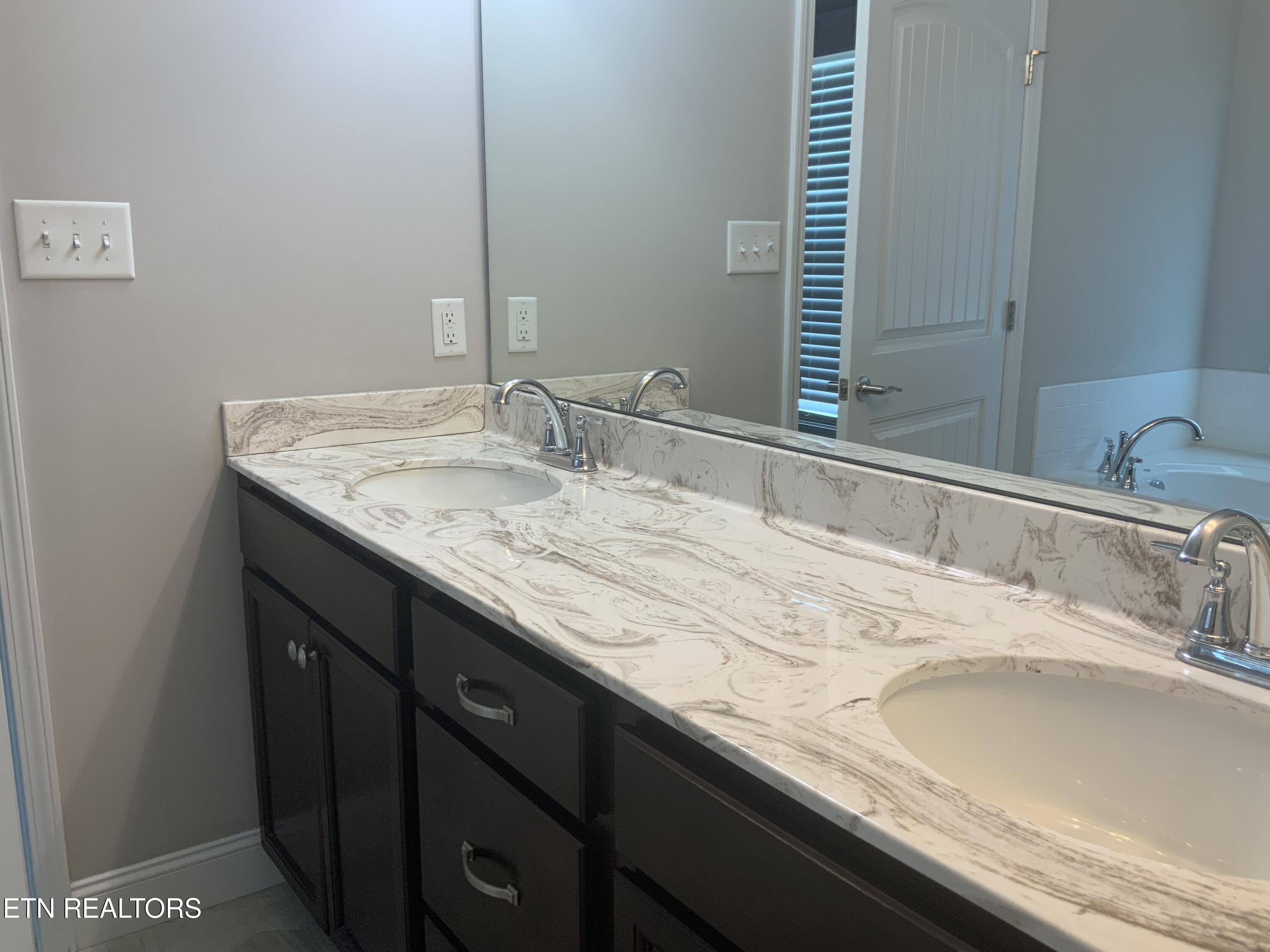 8230 Equinox Lane Powell, TN 37849 - Photo 27 of 40 IMG_2331