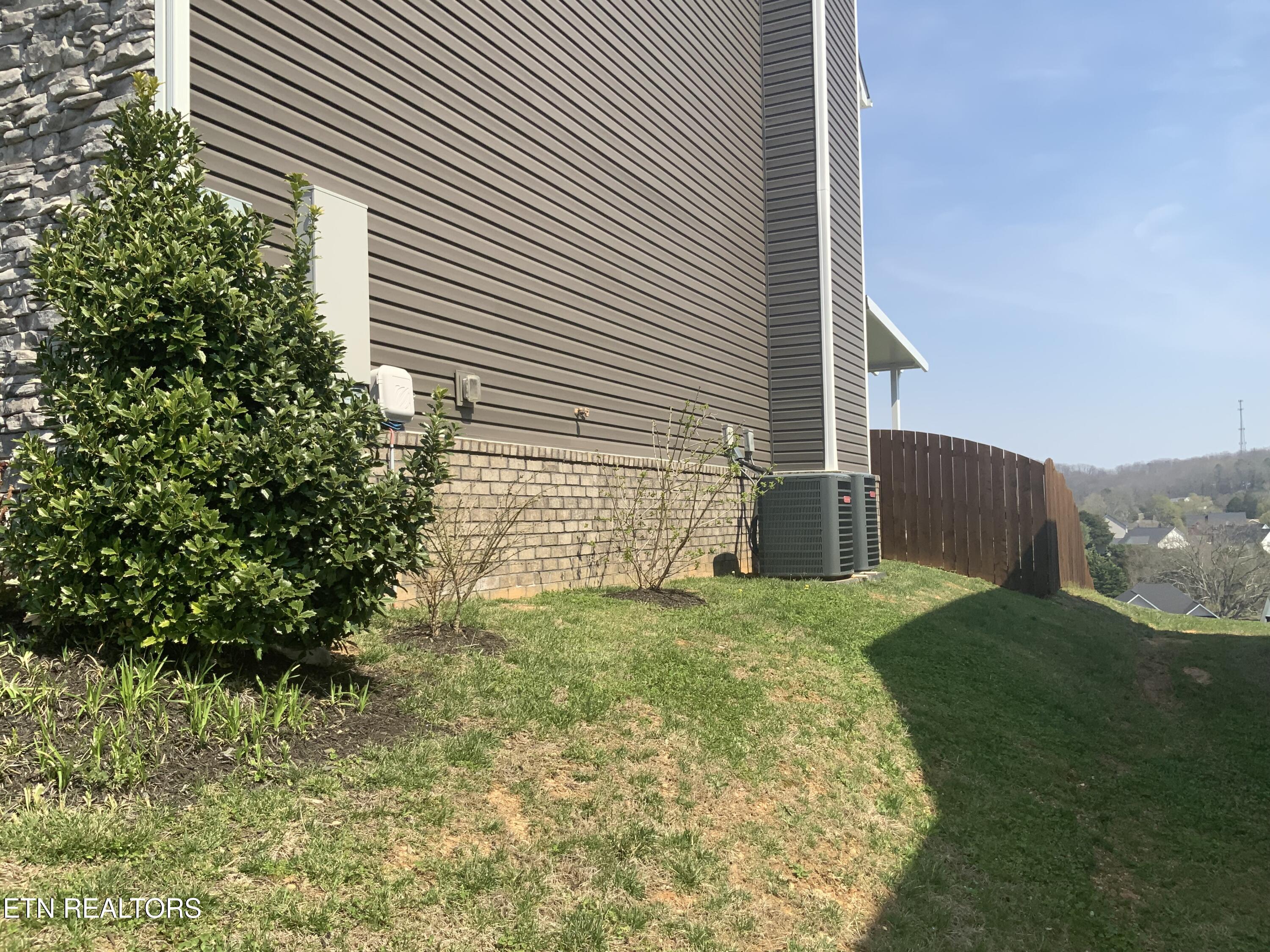 8230 Equinox Lane Powell, TN 37849 - Photo 10 of 40 IMG_2349