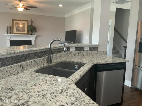 $575,000 | 8230 Equinox Lane, Powell, TN 37849