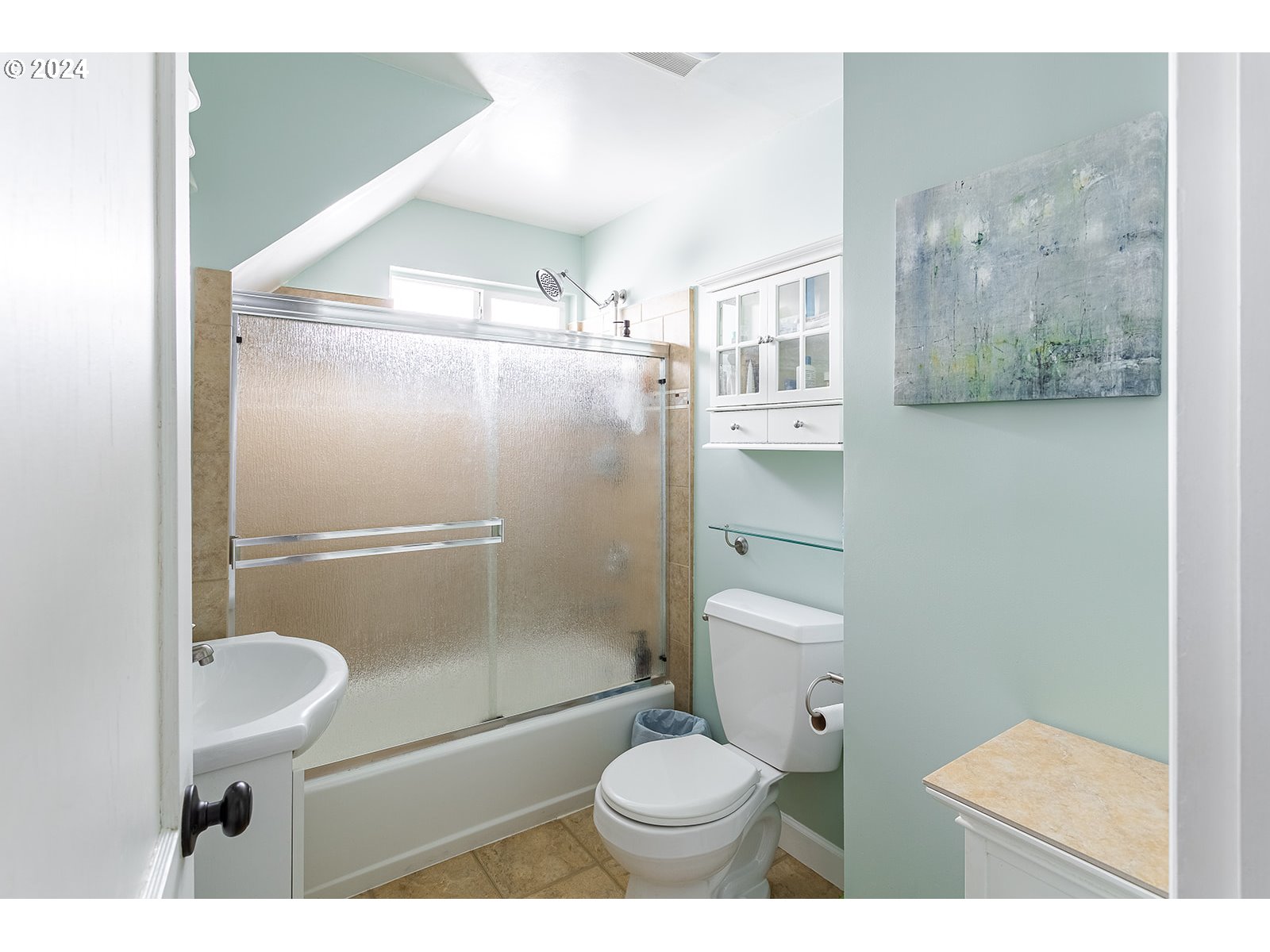 2275 Cal Young Road Eugene, OR 97401 - Photo 19 of 36 a bathroom with a shower a toilet and a sink