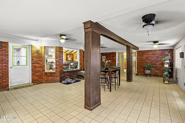 a view of a livingroom with furniture