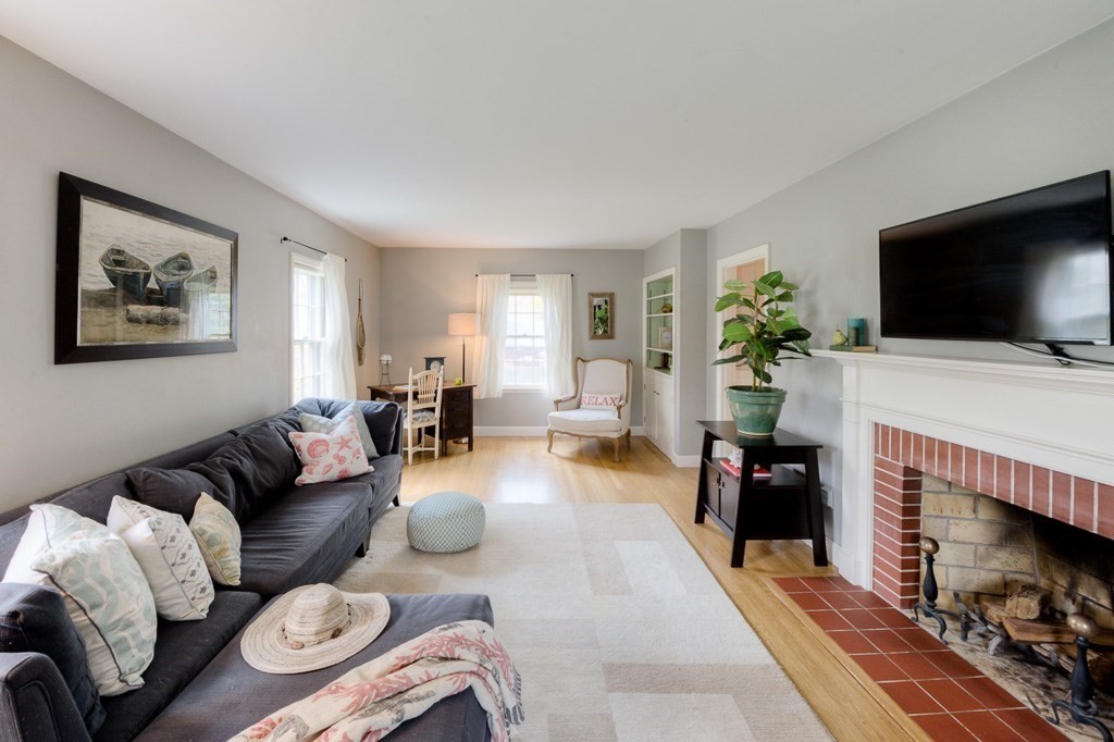 8 Crestwood Road Paxton, MA 01612 - Photo 13 of 41 Gallery Image 13