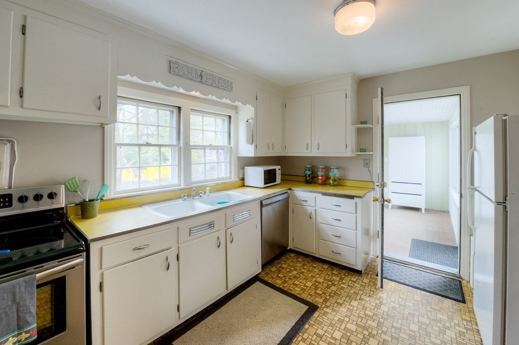 8 Crestwood Road Paxton, MA 01612 - Photo 23 of 41 Gallery Image 23