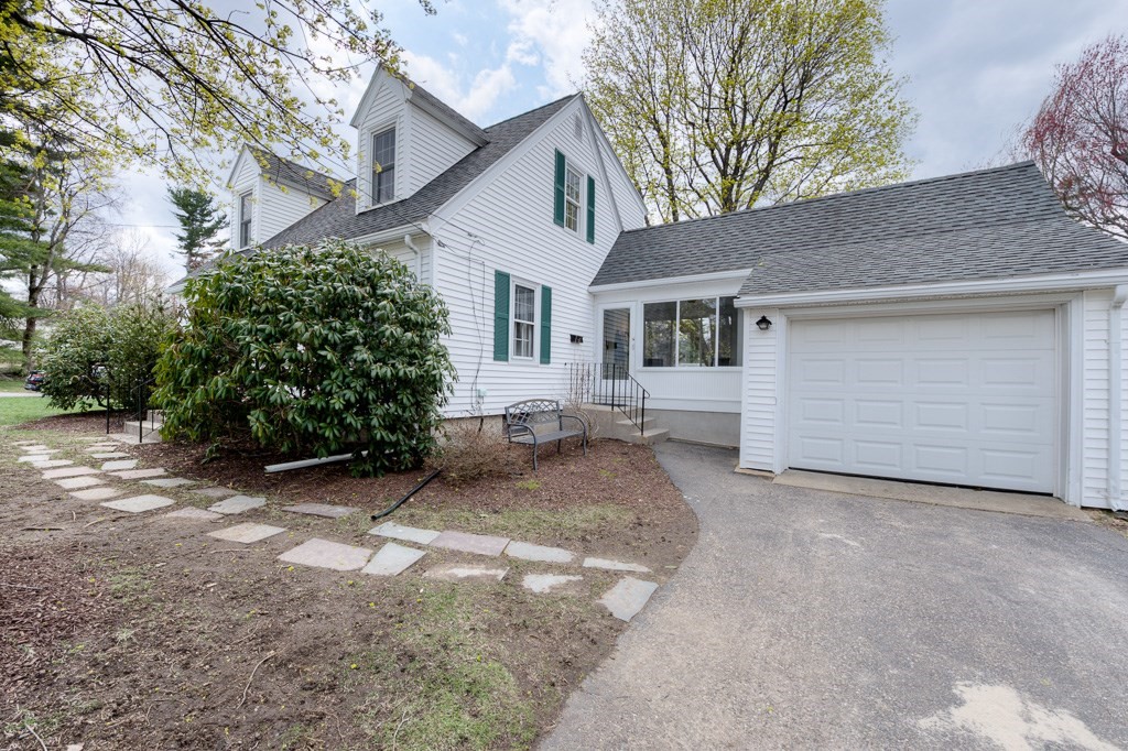 8 Crestwood Road Paxton, MA 01612 - Photo 3 of 41 Gallery Image 3