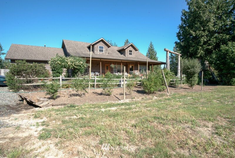 3688 East Smith Road Bellingham, WA 98226 - Photo 1 of 15