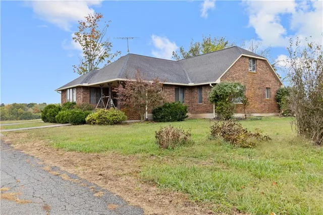 $415,000 | 146 Southeast 180th Road, Warrensburg, MO 64093