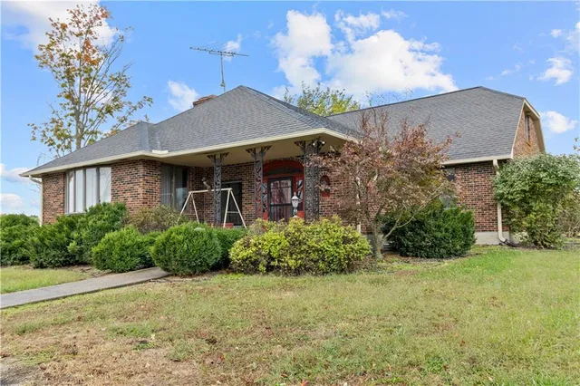 $415,000 | 146 Southeast 180th Road, Warrensburg, MO 64093