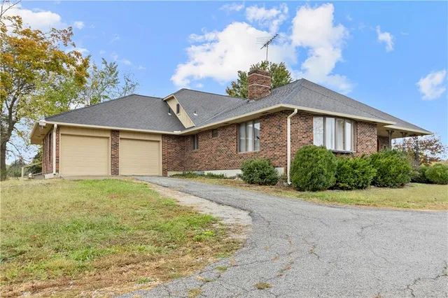 $415,000 | 146 Southeast 180th Road, Warrensburg, MO 64093