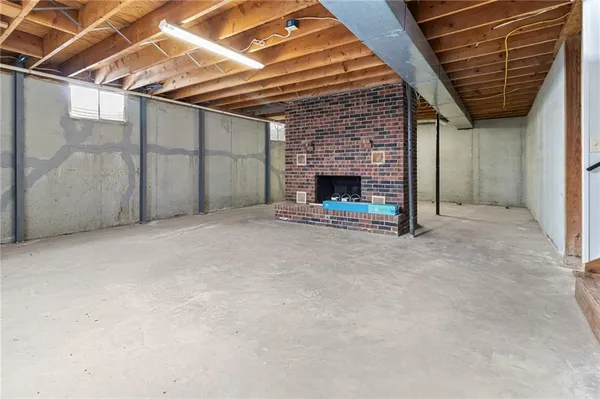 $415,000 | 146 Southeast 180th Road, Warrensburg, MO 64093