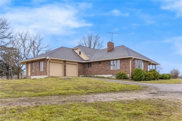 $415,000 | 146 Southeast 180th Road, Warrensburg, MO 64093