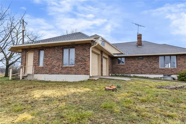 $415,000 | 146 Southeast 180th Road, Warrensburg, MO 64093