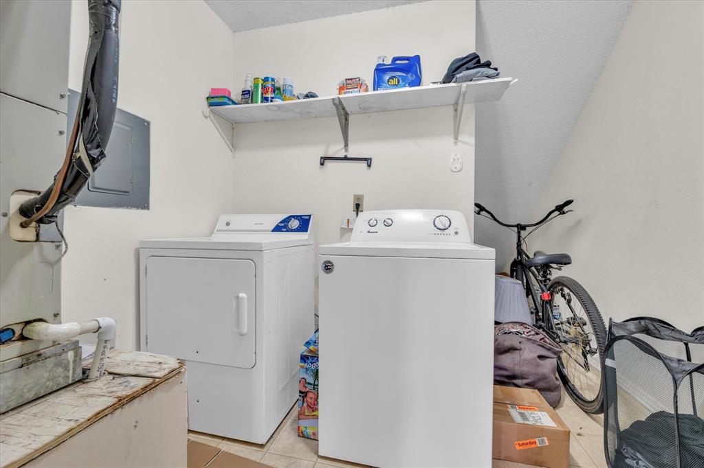 1349 South 11th Street Waco, TX 76706 - Photo 13 of 17 a utility room with dryer and washer