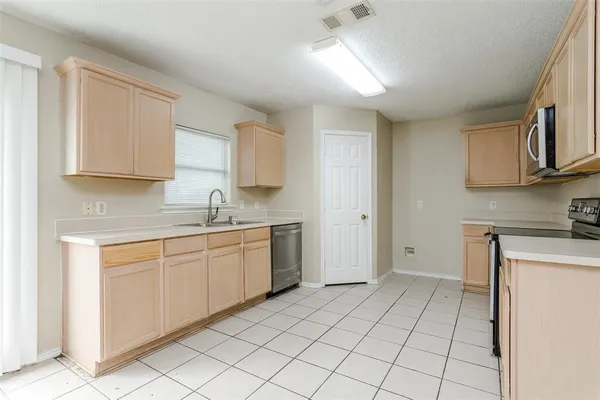 $2,600 | 1308 Dundee Drive, Arlington, TX 76002