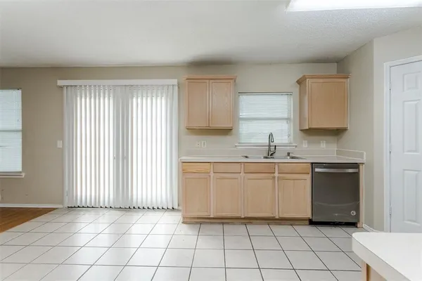 $2,600 | 1308 Dundee Drive, Arlington, TX 76002