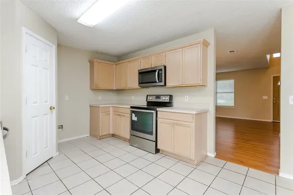 $2,600 | 1308 Dundee Drive, Arlington, TX 76002