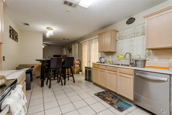 $2,700 | 1308 Dundee Drive, Arlington, TX 76002