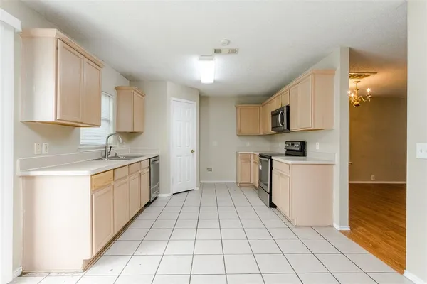 $2,600 | 1308 Dundee Drive, Arlington, TX 76002