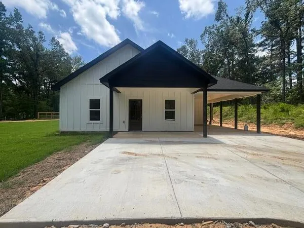$250,000 | 205 Pine Lake Drive, Batesville, MS 38606