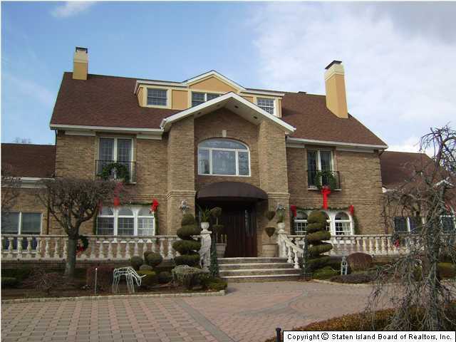 300 Benedict Road Staten Island, NY 10304 - Photo 1 of 5 Primary Photo