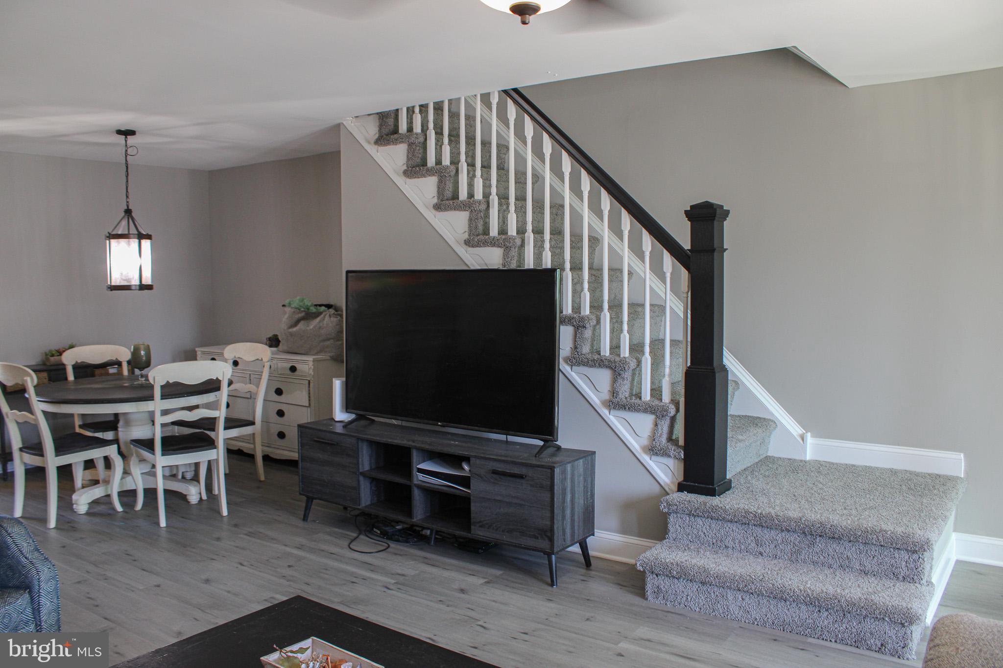 10818 Perrin Road Philadelphia, PA 19154 - Photo 4 of 28