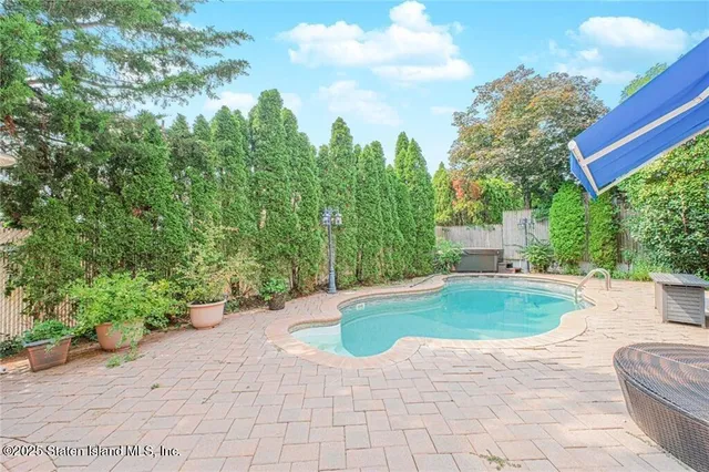 $1,249,900 | 27 Honey Lane | Tottenville