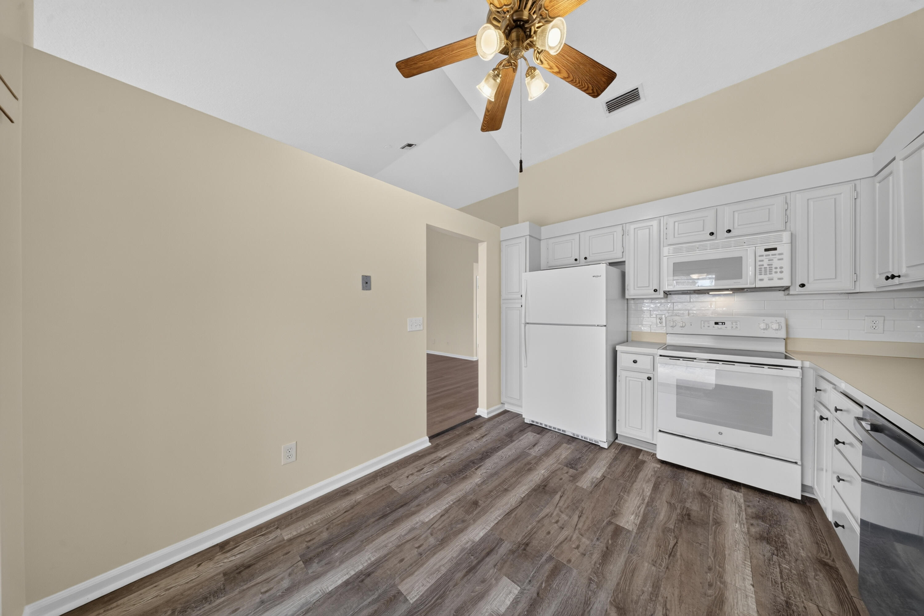 119 Adobe Circle Jupiter, FL 33458 - Photo 9 of 43 DSC02937
