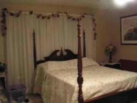 20985 Thorofare Road Grosse Ile, MI 48138 - Photo 6 of 6 817740-5.JPG