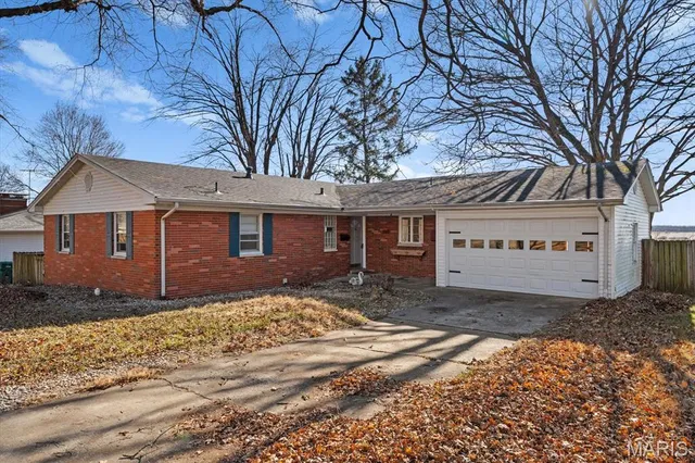 $260,000 | 702 Mary Jane Street, Lebanon, IL 62254