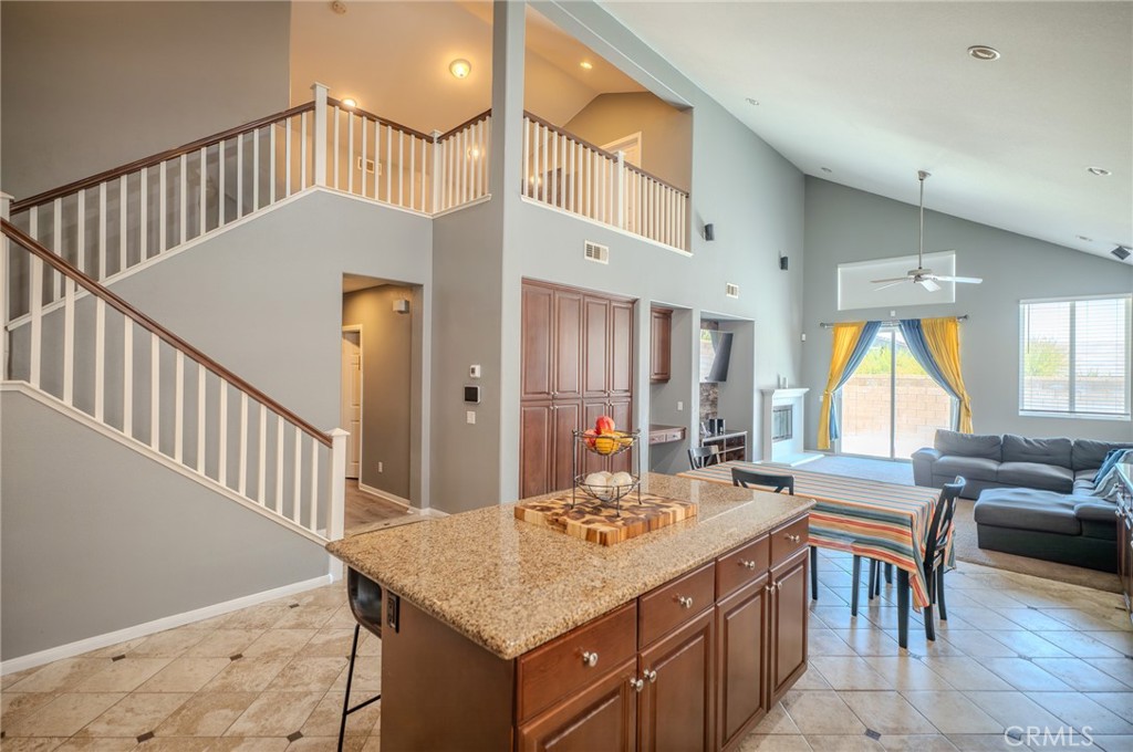 1895 Silver Drop Lane Hemet, CA 92545 - Photo 10 of 50 Kitchen and family room