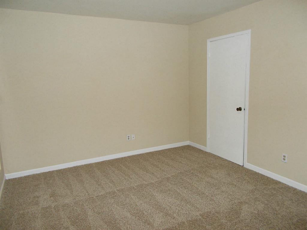 800 Post Oak Boulevard, Unit 72 Houston, TX 77056 - Photo 6 of 11 a view of an empty room