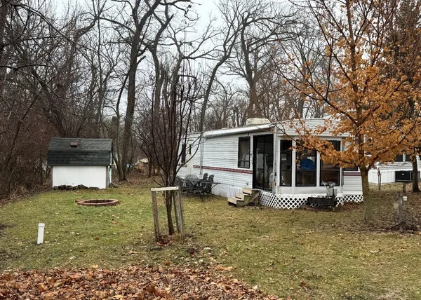a view of a house with backyard