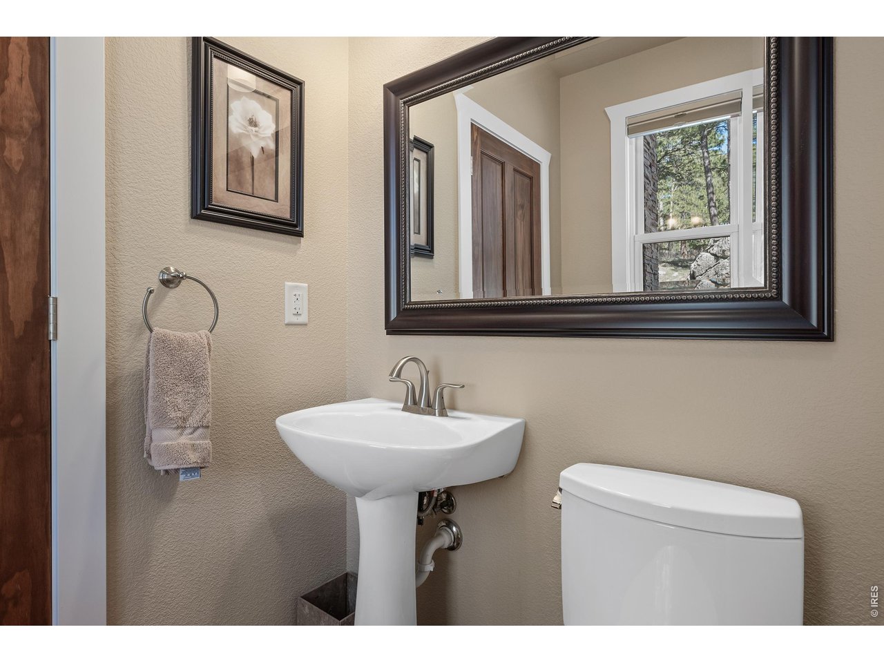 820 Peakview Road Boulder, CO 80302 - Photo 19 of 50 a bathroom with a sink and a mirror