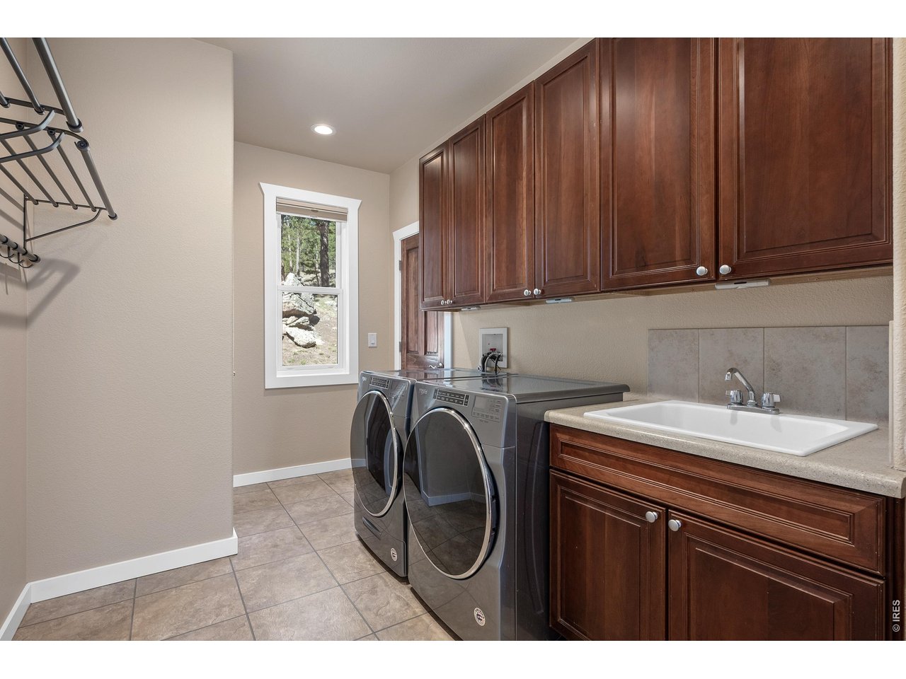 820 Peakview Road Boulder, CO 80302 - Photo 46 of 50 a utility room with a sink a washer and dryer