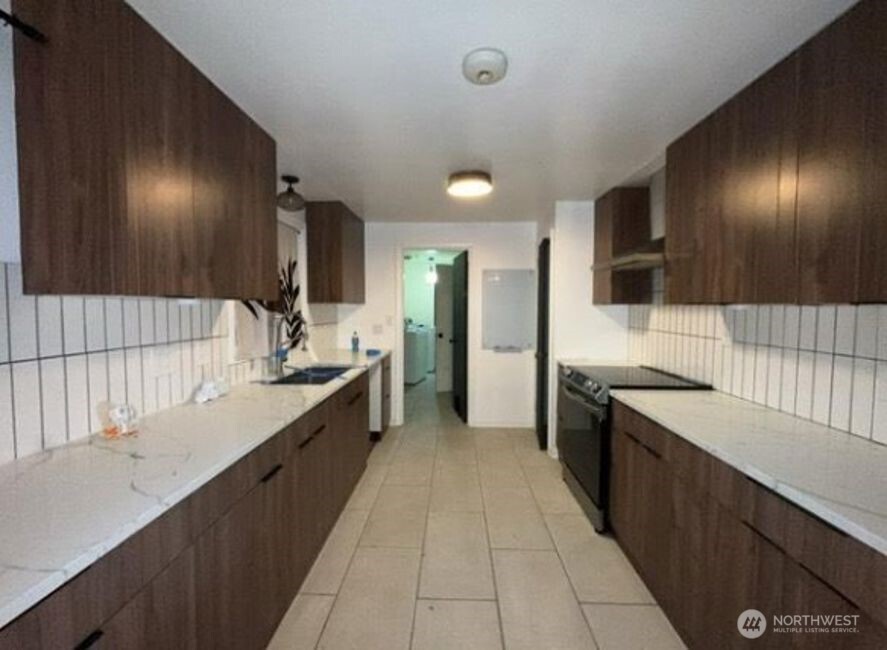 709 27th Avenue Milton, WA 98354 - Photo 2 of 5 a large kitchen with a large counter top