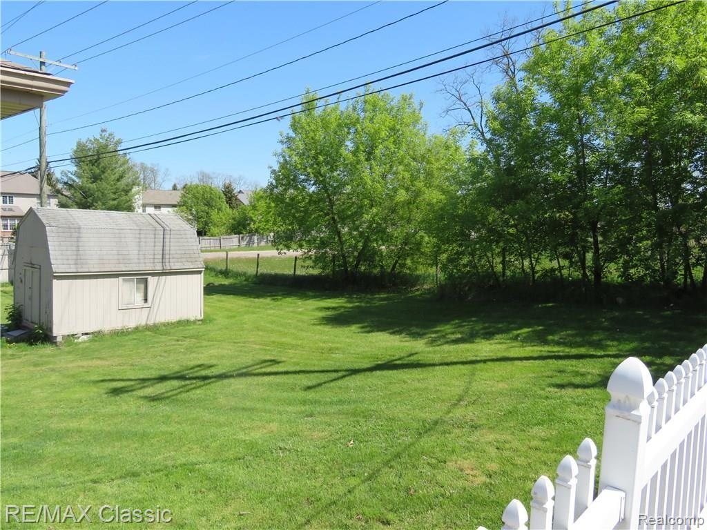 1967 East Commerce Road Commerce Township, MI 48382 - Photo 27 of 33 IMG_0478.JPG