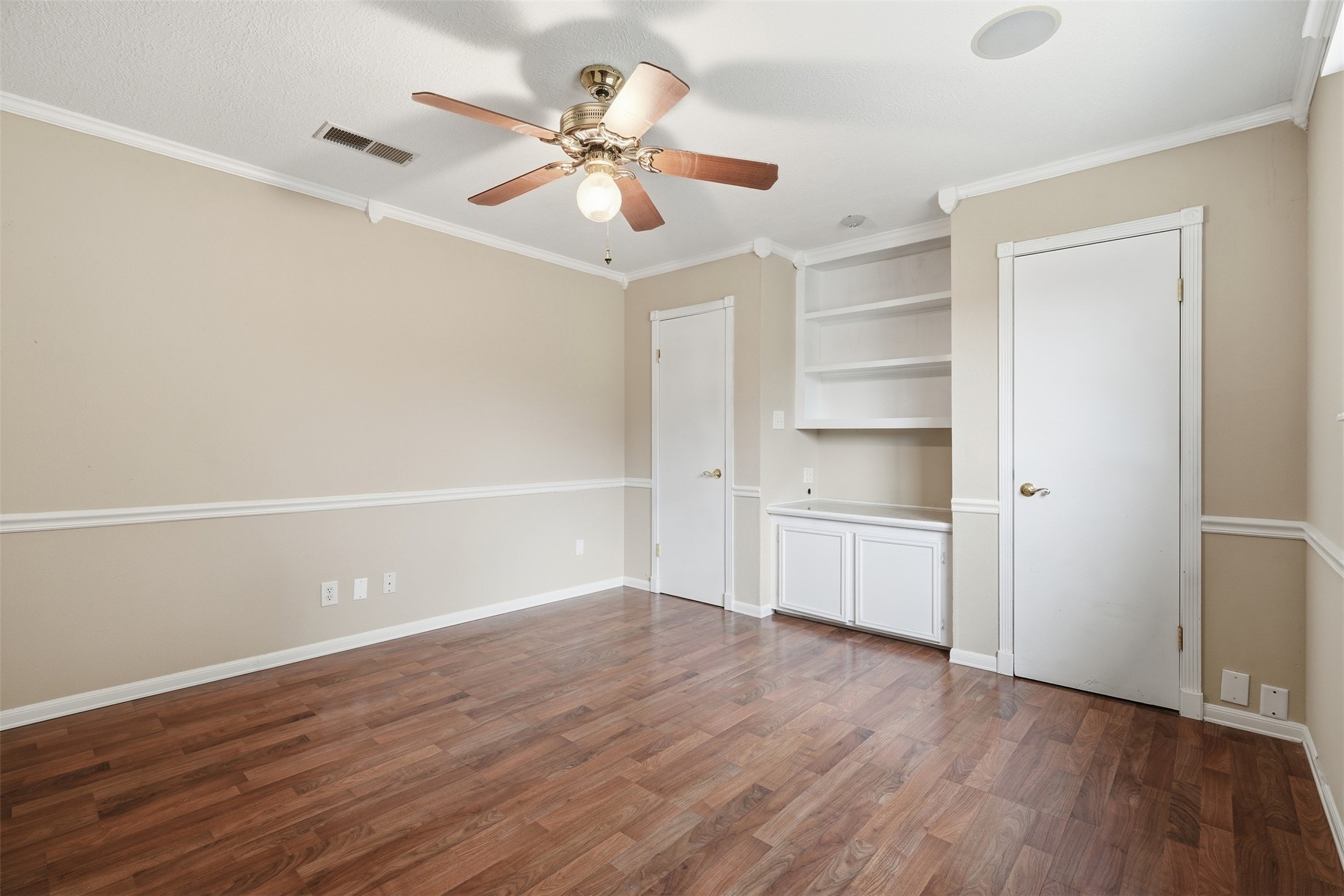 8310 Mentmore Drive Spring, TX 77379 - Photo 35 of 47 Spacious vanity and thoughtfully designed layout provide both comfort and convenience.