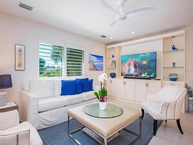 $750,000 | 505 Broad Avenue South, Unit 505, Naples, FL 34102