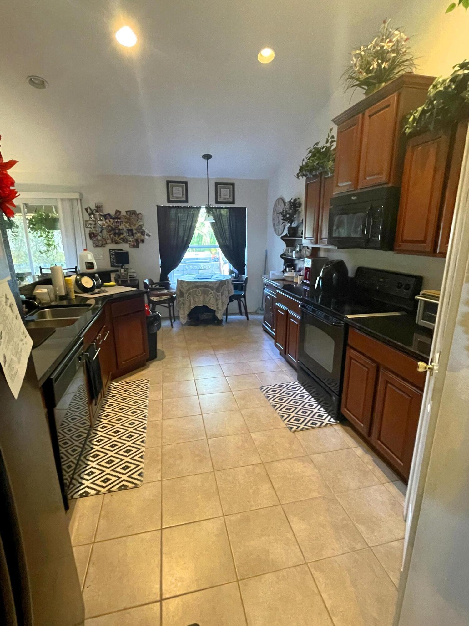 2099 Southwest Del Rio Boulevard Port St. Lucie, FL 34953 - Photo 5 of 21 Kitchen angle 1