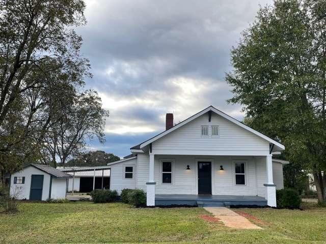 2729 Pannell Road Social Circle, GA 30025 - Photo 1 of 1 a front view of a house with a garden