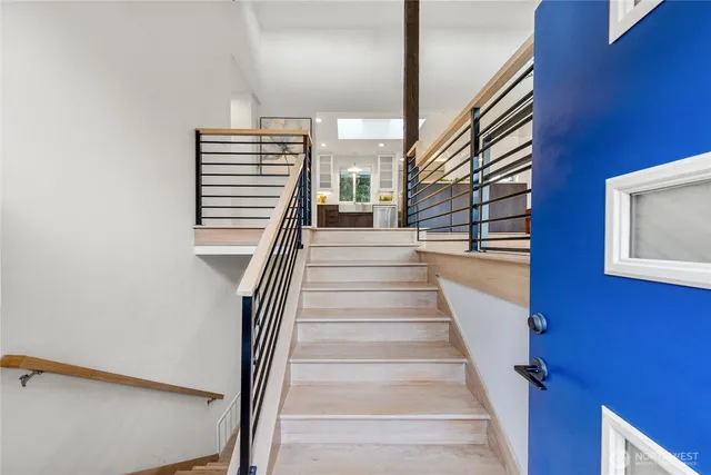 a view of entryway with a front door