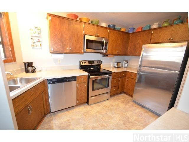 8980 Neill Lake Road, Unit B Eden Prairie, MN 55347 - Photo 2 of 18 Gallery Image 2