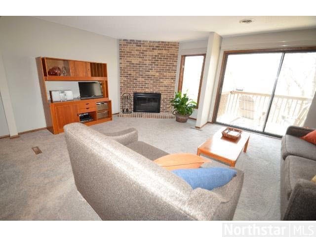 8980 Neill Lake Road, Unit B Eden Prairie, MN 55347 - Photo 4 of 18 Gallery Image 4