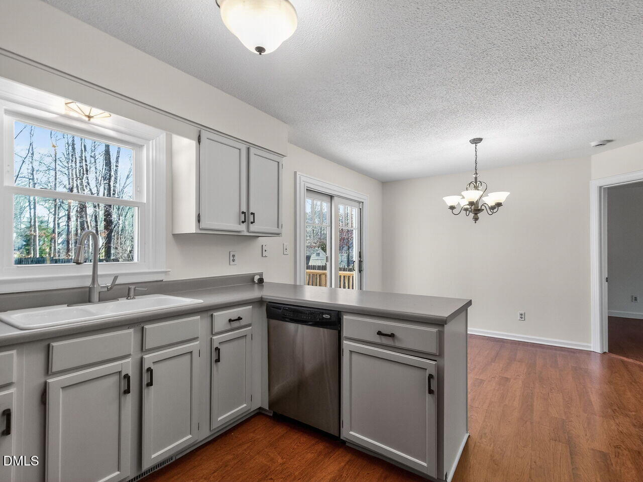 9404 Dominion Boulevard Raleigh, NC 27617 - Photo 14 of 30 014-1280x960-kitchen