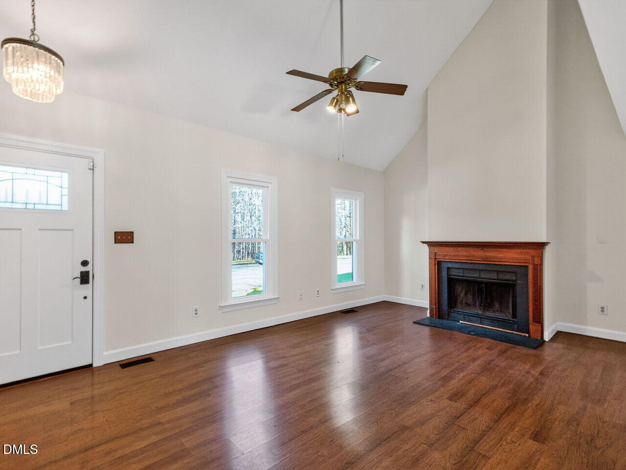 9404 Dominion Boulevard Raleigh, NC 27617 - Photo 7 of 30 007-1280x960-family-room