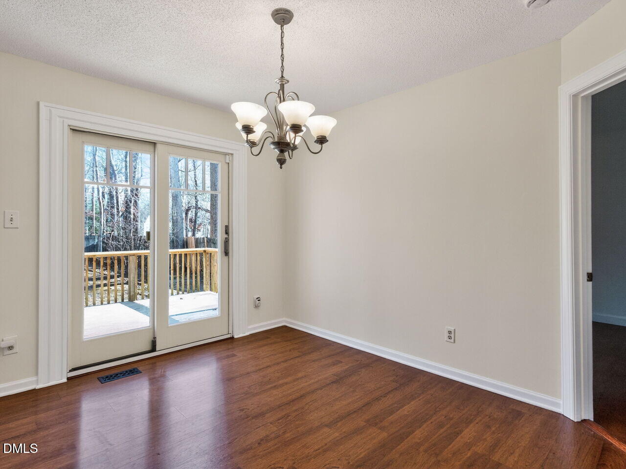 9404 Dominion Boulevard Raleigh, NC 27617 - Photo 10 of 30 010-1280x960-dining-room