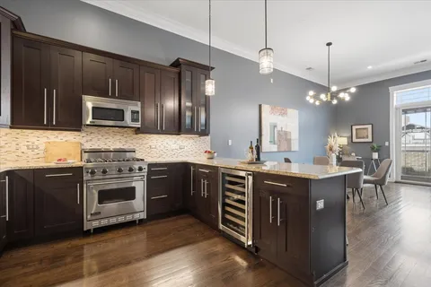 $749,990 | 1423 West Belmont Avenue, Unit 4, Chicago, IL 60657