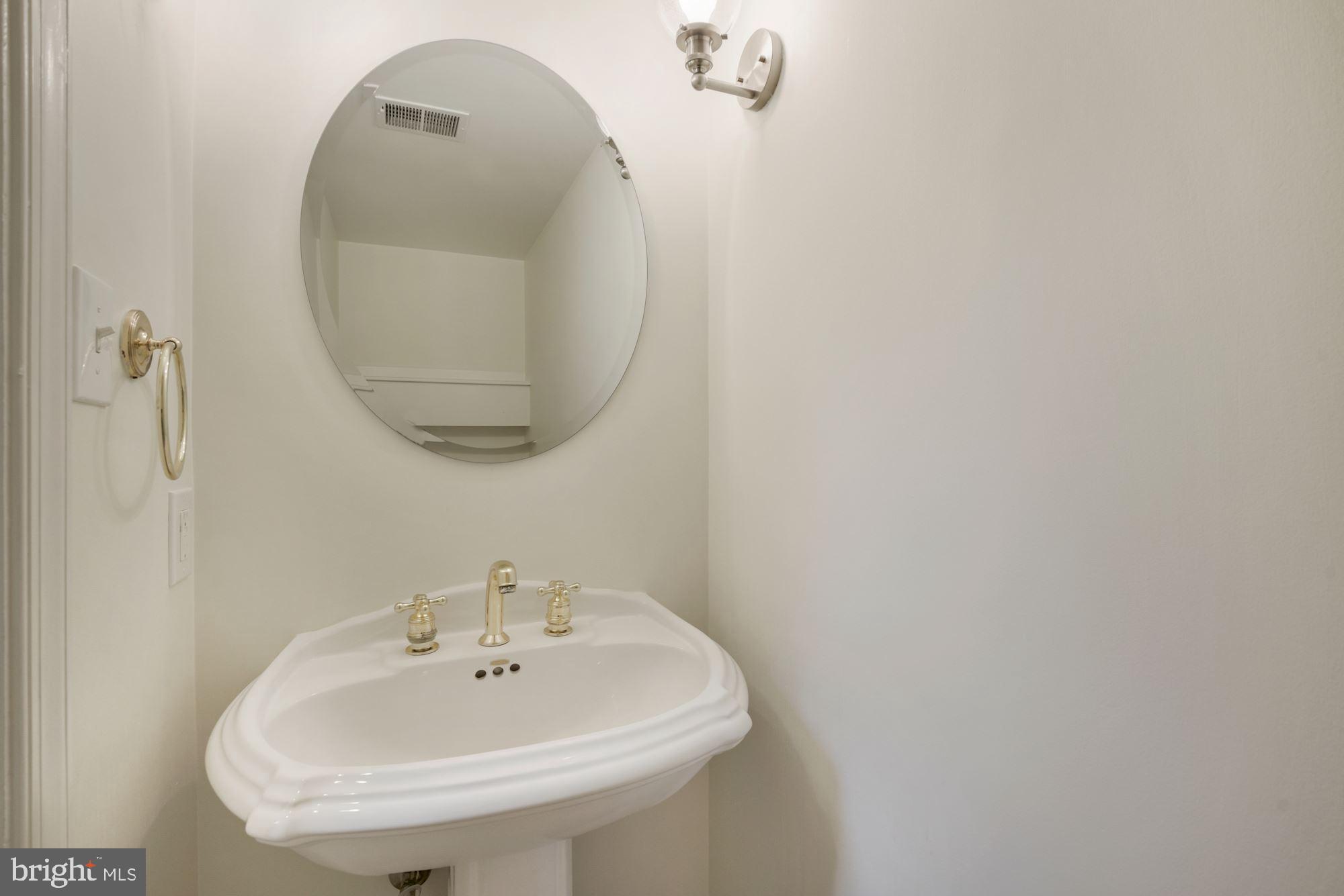 6318 Walhonding Road Bethesda, MD 20816 - Photo 17 of 37 Main Level Half bath