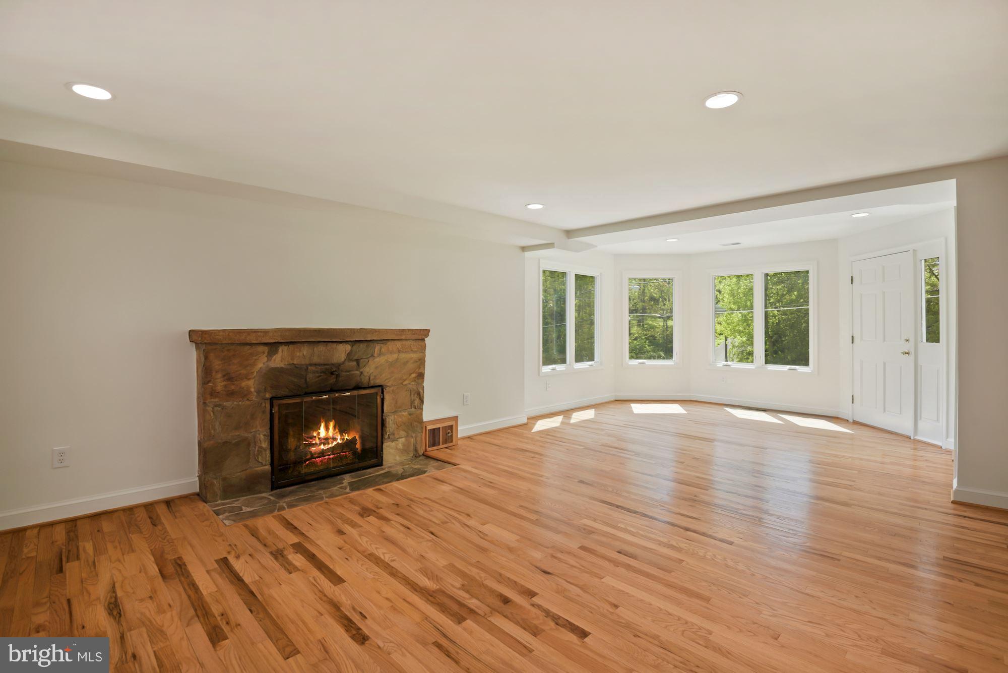 6318 Walhonding Road Bethesda, MD 20816 - Photo 5 of 37 Main Level